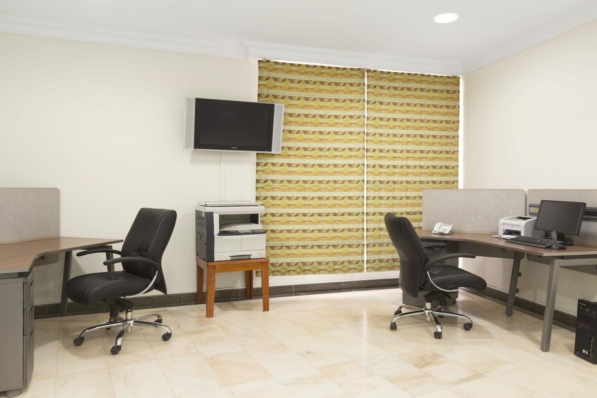 Ramada Hotel & Suites By Wyndham Al Qassim Al Bukayriah Exterior foto Business Center