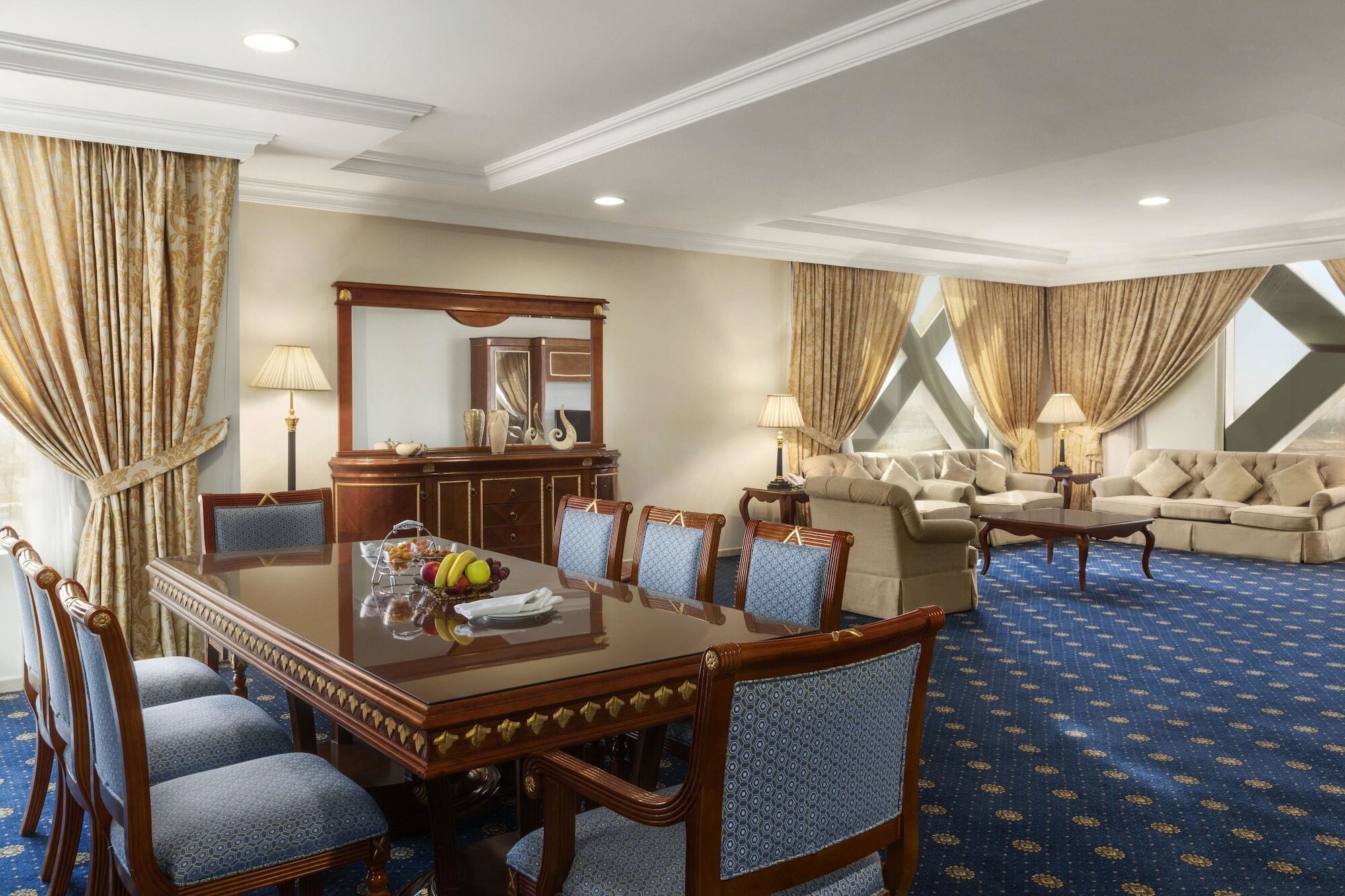 Ramada Hotel & Suites By Wyndham Al Qassim Al Bukayriah Exterior foto A suite at the hotel